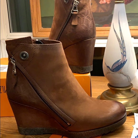 Miz Mooz | Newton Infinity Bootie - Picture 7 of 11